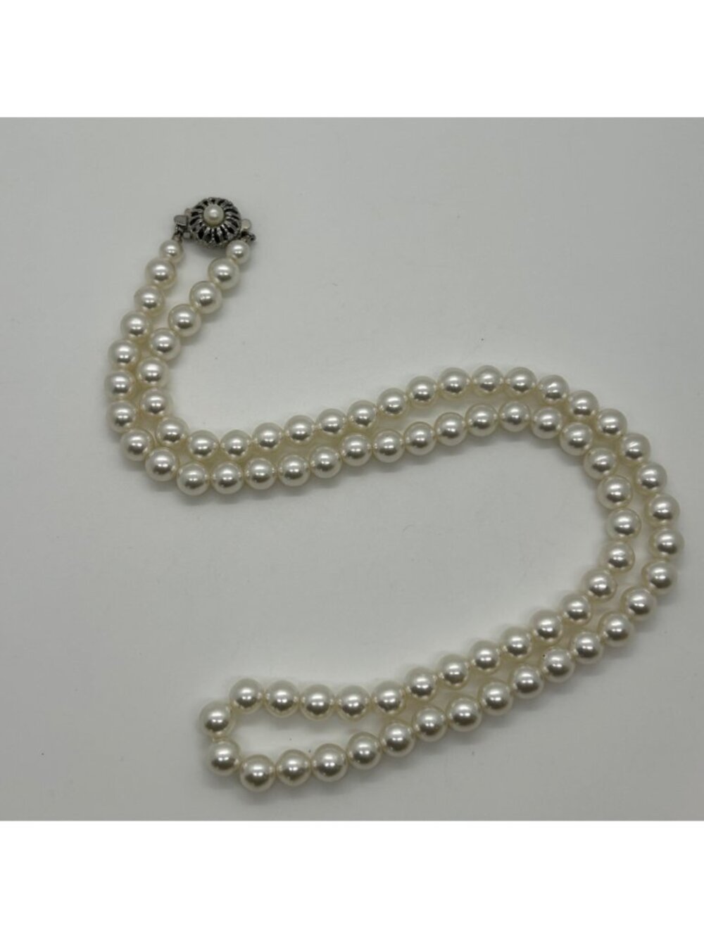 Vintage Sarah Coventry Faux Pearl Necklace, Floral Box Clasp Classic 1960s - Picture 8 of 16